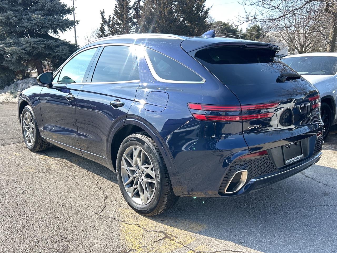 2025 Genesis GV70 2.5T ADVANCED, NEW TIRES, SNOW TIRES, PANO, NAVI Photo