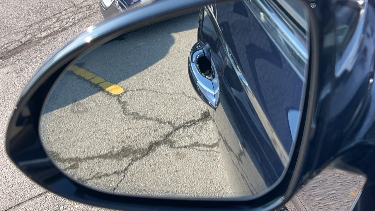 2025 Genesis GV70 2.5T ADVANCED, NEW TIRES, SNOW TIRES, PANO, NAVI Photo