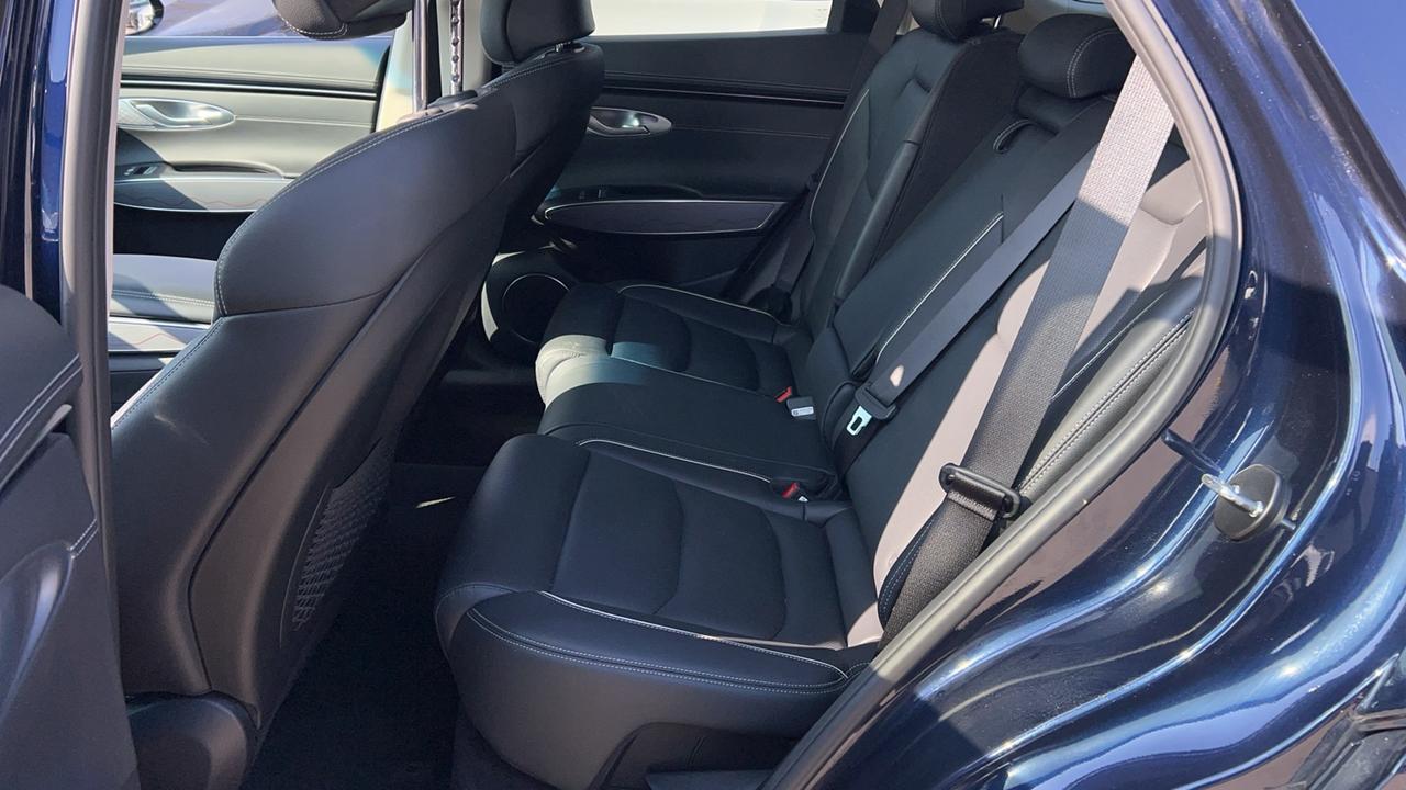 2025 Genesis GV70 2.5T ADVANCED, NEW TIRES, SNOW TIRES, PANO, NAVI Photo