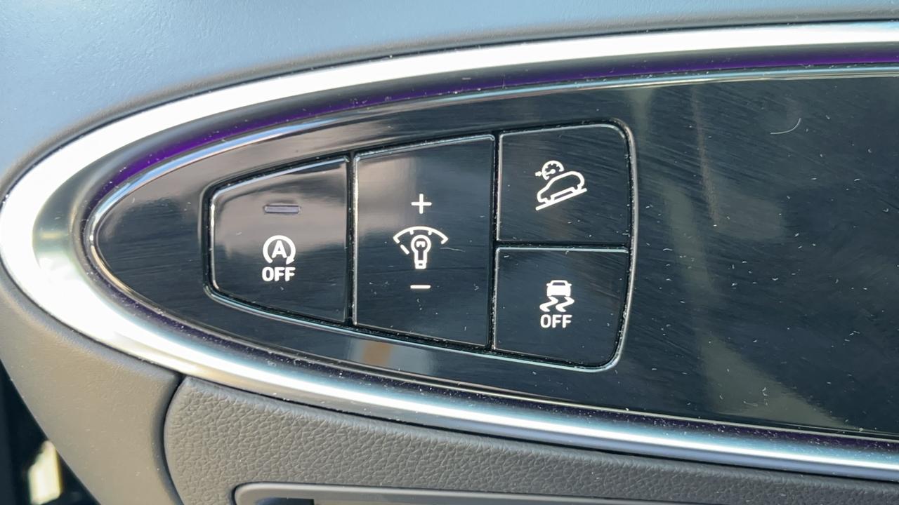 2025 Genesis GV70 2.5T ADVANCED, NEW TIRES, SNOW TIRES, PANO, NAVI Photo