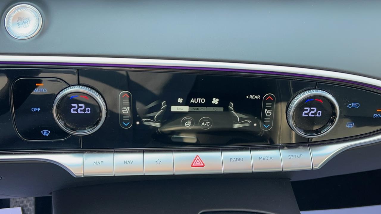 2025 Genesis GV70 2.5T ADVANCED, NEW TIRES, SNOW TIRES, PANO, NAVI Photo