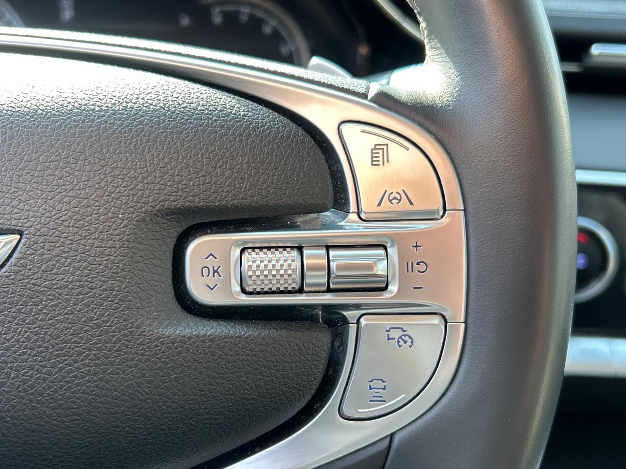 2025 Genesis GV70 2.5T ADVANCED, NEW TIRES, SNOW TIRES, PANO, NAVI Photo