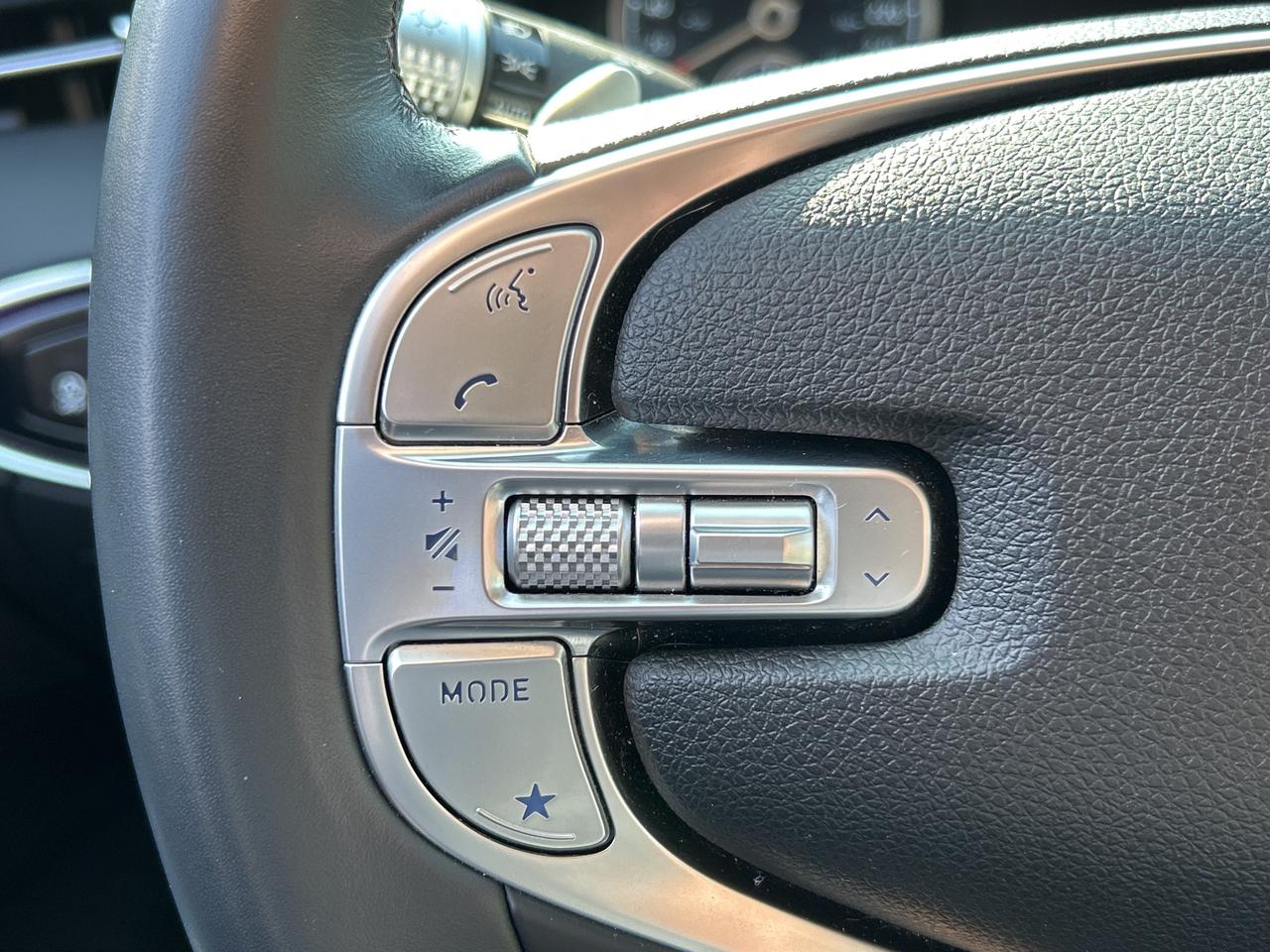 2025 Genesis GV70 2.5T ADVANCED, NEW TIRES, SNOW TIRES, PANO, NAVI Photo