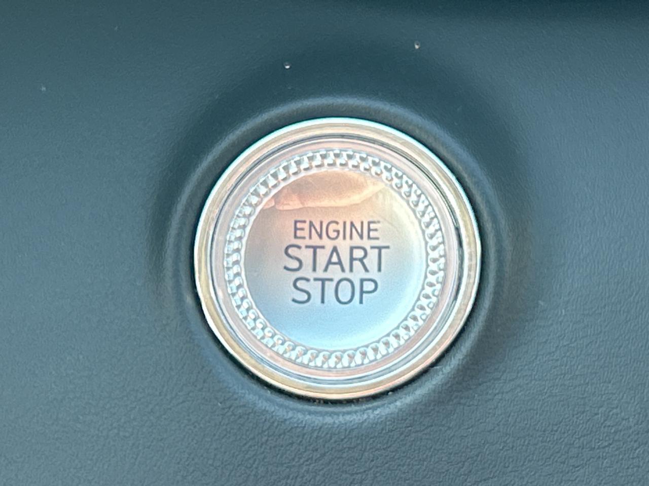 2025 Genesis GV70 2.5T ADVANCED, NEW TIRES, SNOW TIRES, PANO, NAVI Photo