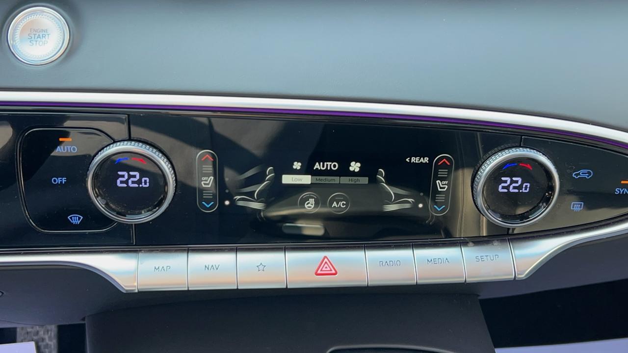 2025 Genesis GV70 2.5T ADVANCED, NEW TIRES,  PANO, NAVI Photo