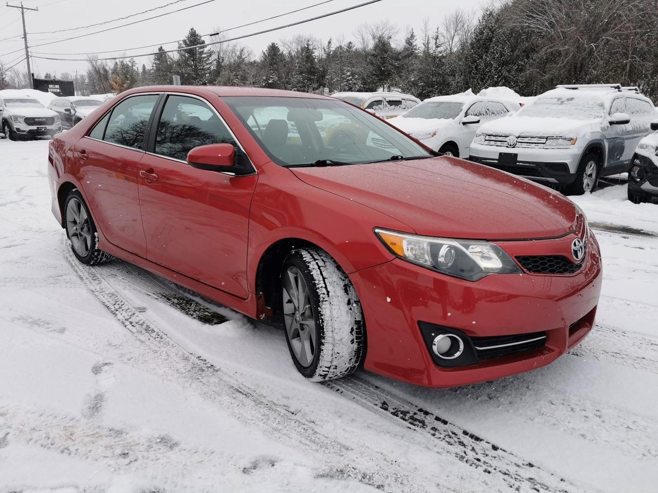 2014 Toyota Camry SE Photo3
