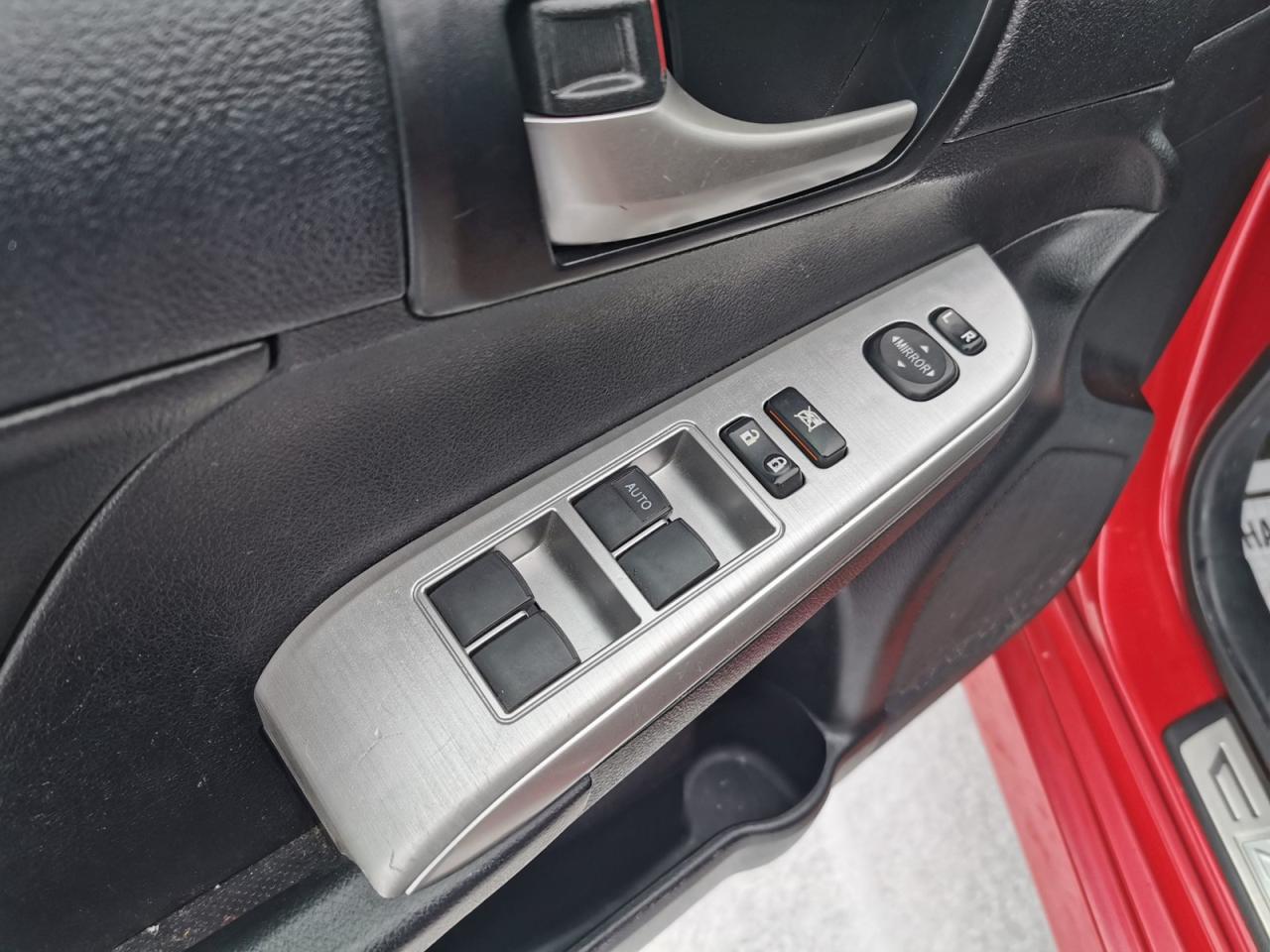 2014 Toyota Camry SE Photo