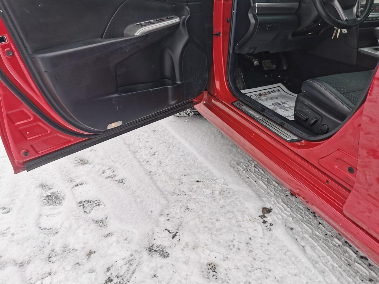 2014 Toyota Camry SE Photo