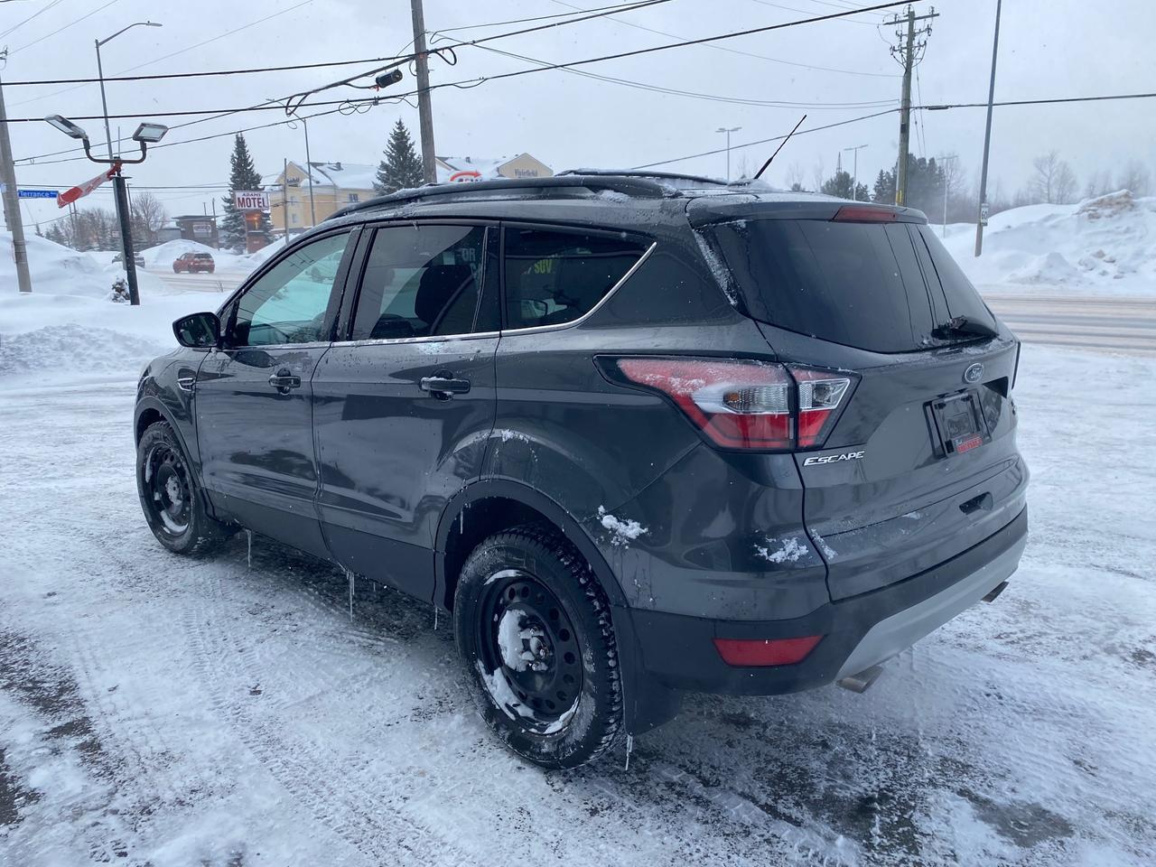 2017 Ford Escape SE 4dr Front-wheel Drive Photo