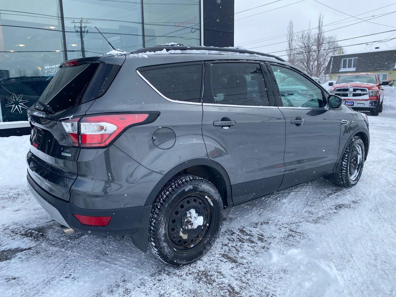 2017 Ford Escape SE 4dr Front-wheel Drive Photo