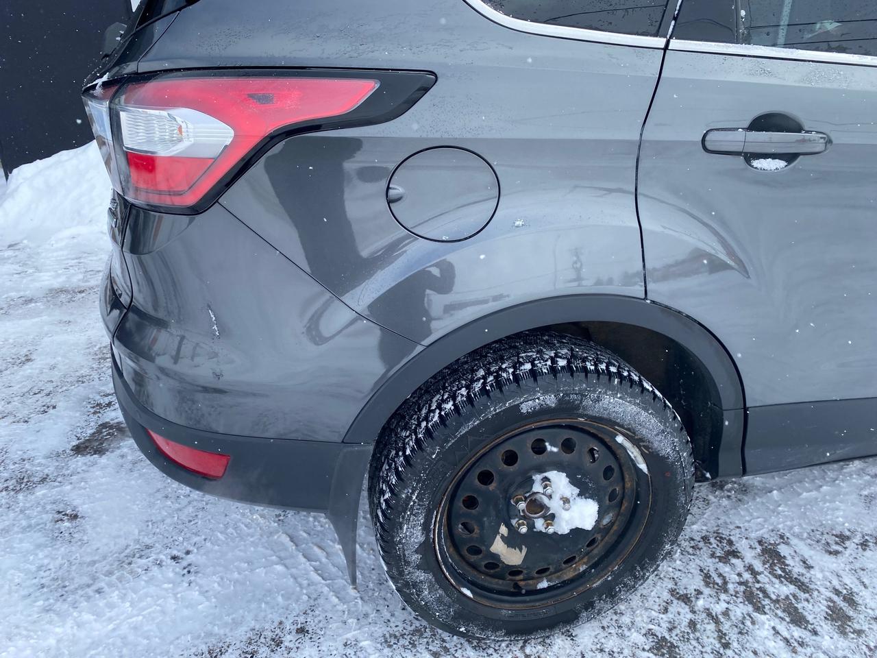 2017 Ford Escape SE 4dr Front-wheel Drive Photo
