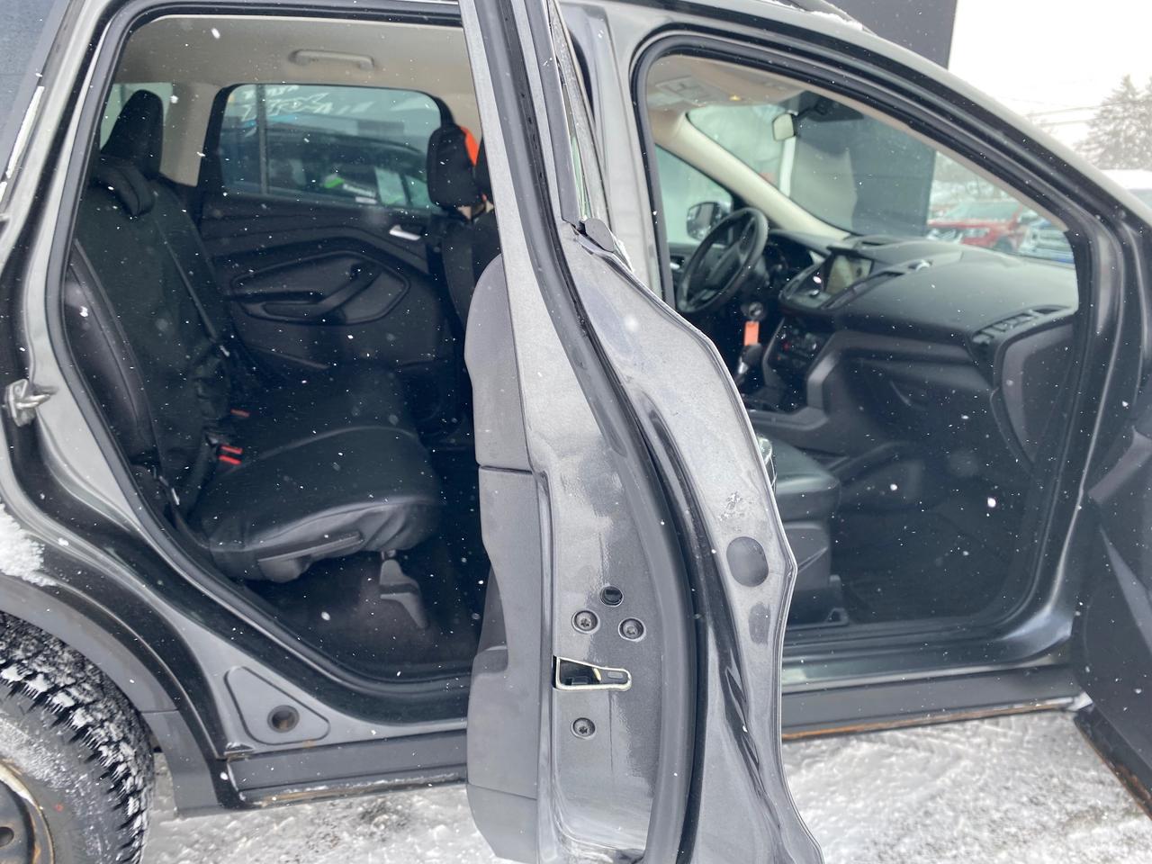 2017 Ford Escape SE 4dr Front-wheel Drive Photo