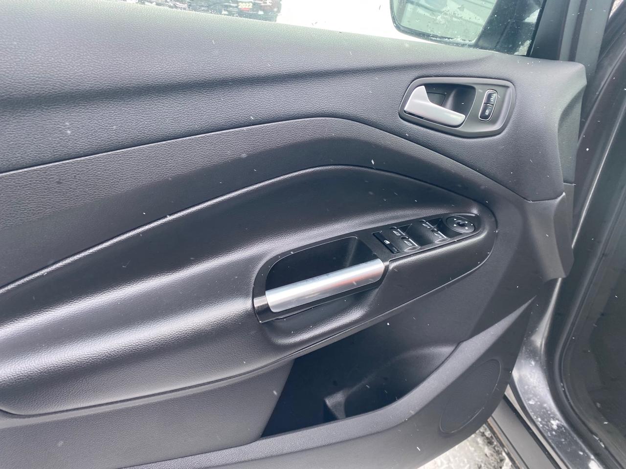 2017 Ford Escape SE 4dr Front-wheel Drive Photo