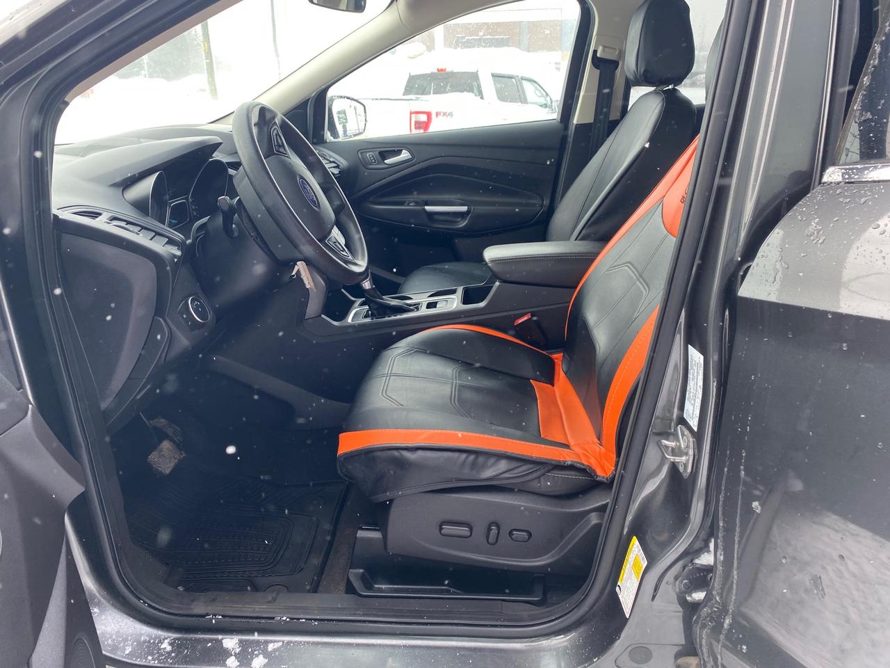 2017 Ford Escape SE 4dr Front-wheel Drive Photo