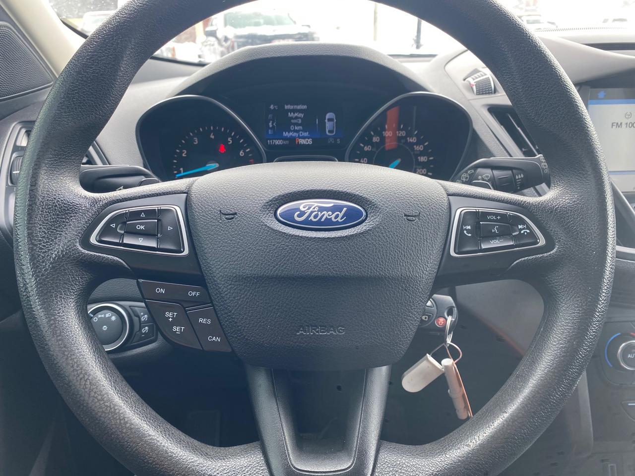 2017 Ford Escape SE 4dr Front-wheel Drive Photo