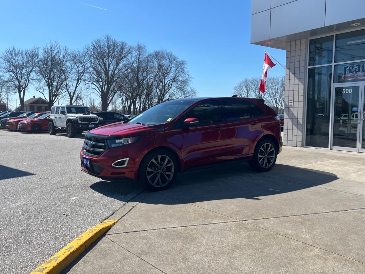 2016 Ford Edge SPORT Big Engine Great Eyeball! Photo0