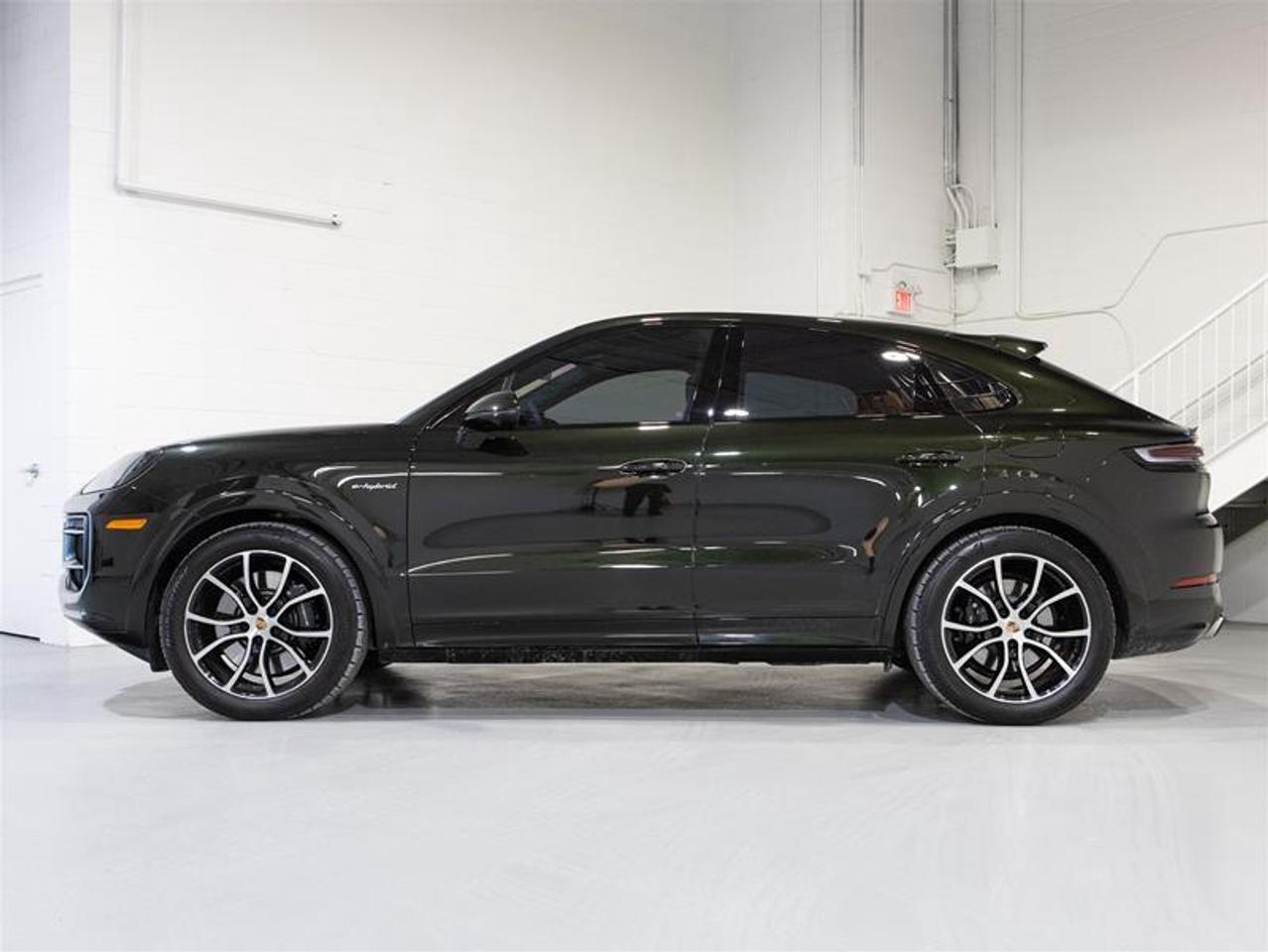 2025 Porsche Cayenne S e-Hybrid Coupe AWD Photo4