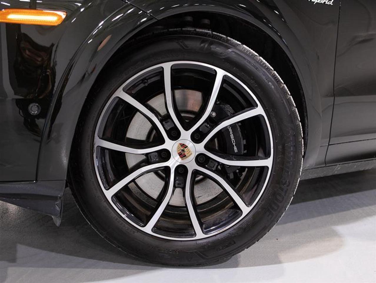 2025 Porsche Cayenne S e-Hybrid Coupe AWD Photo