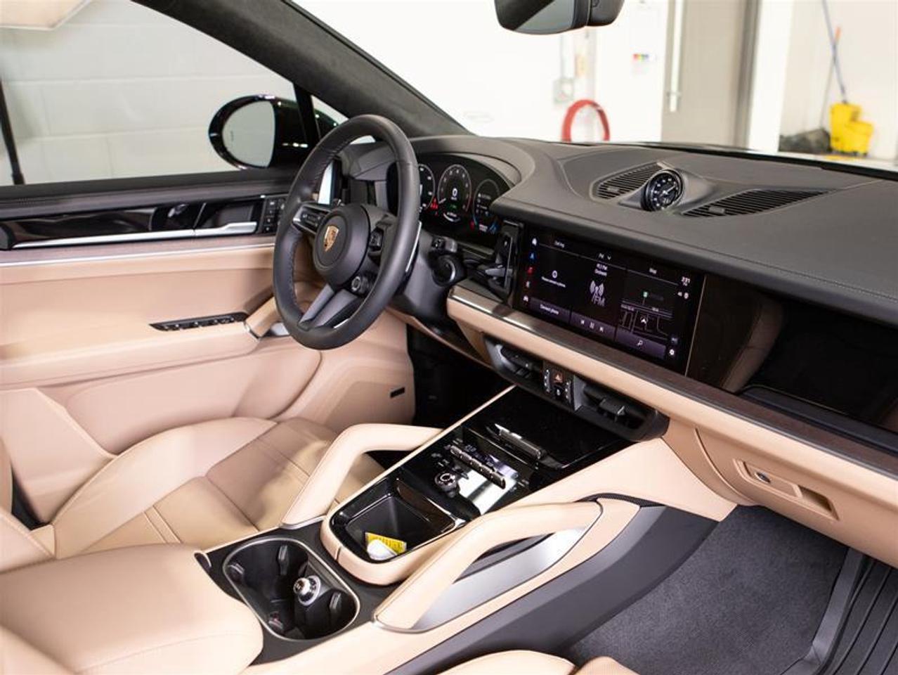 2025 Porsche Cayenne S e-Hybrid Coupe AWD Photo