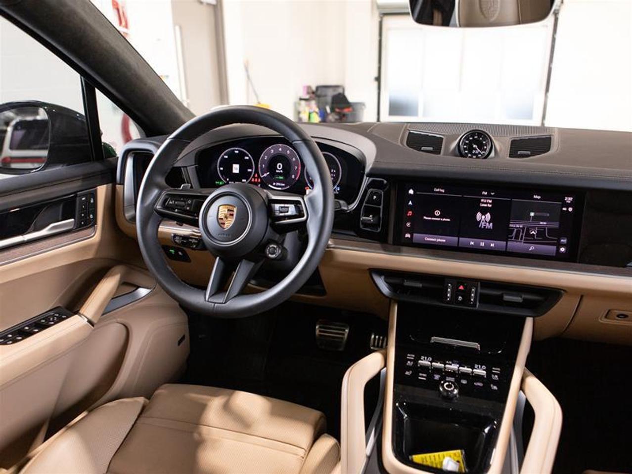 2025 Porsche Cayenne S e-Hybrid Coupe AWD Photo