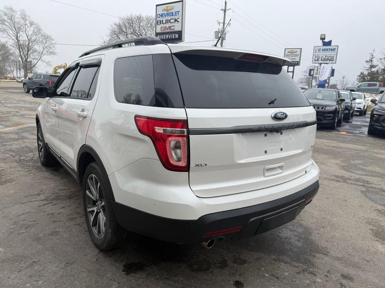 2015 Ford Explorer XLT 4DR 4X4 Photo4
