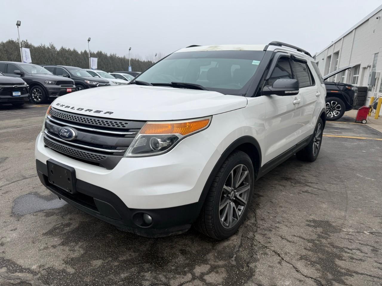 2015 Ford Explorer XLT 4DR 4X4 Photo3