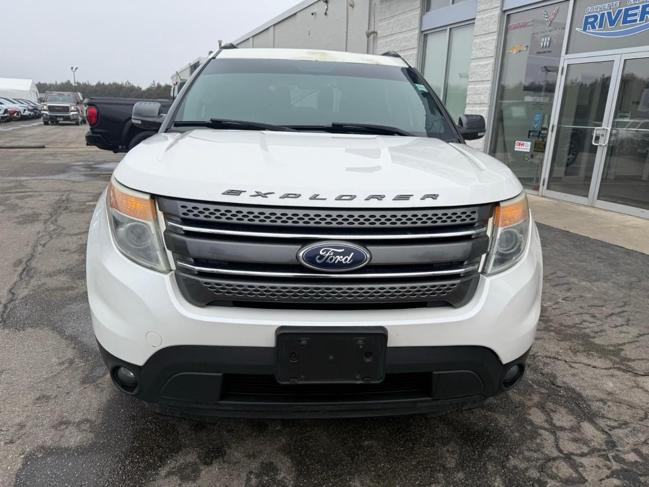 2015 Ford Explorer XLT 4DR 4X4 Photo2