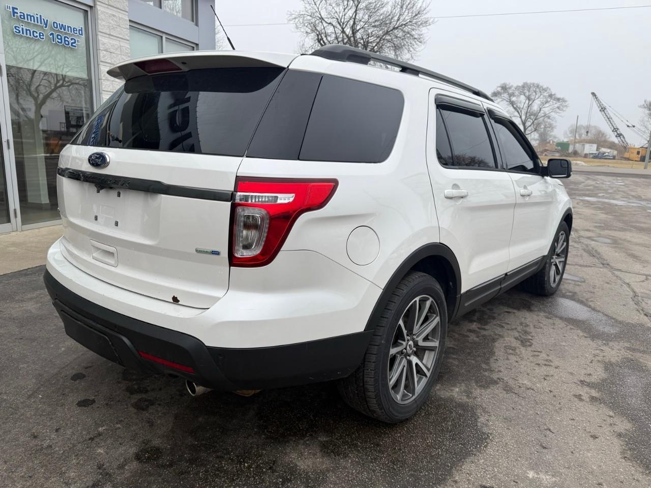 2015 Ford Explorer XLT 4DR 4X4 Photo