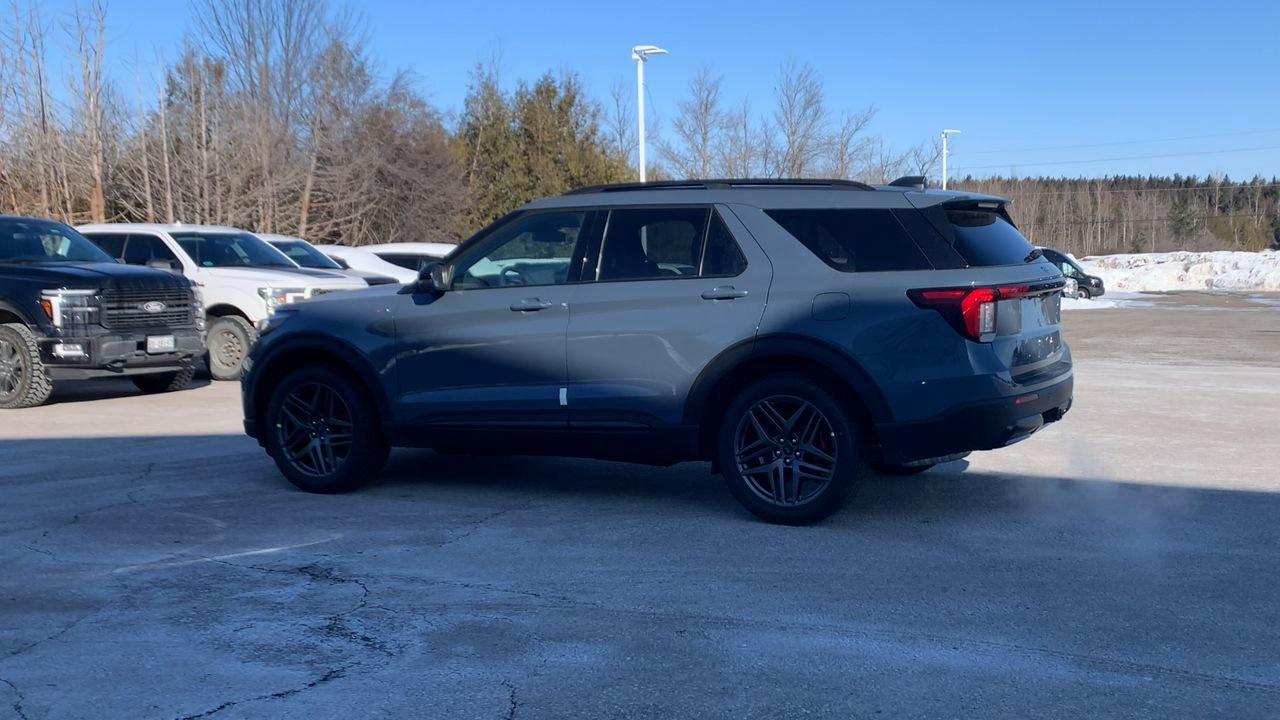 2026 Ford Explorer ST-Line Photo
