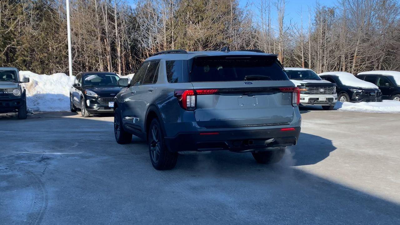 2026 Ford Explorer ST-Line Photo
