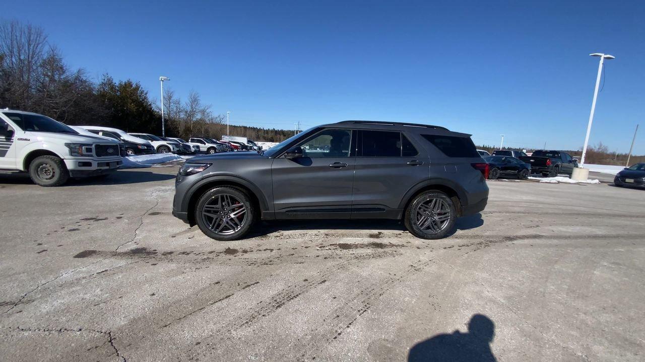 2026 Ford Explorer ST Photo4