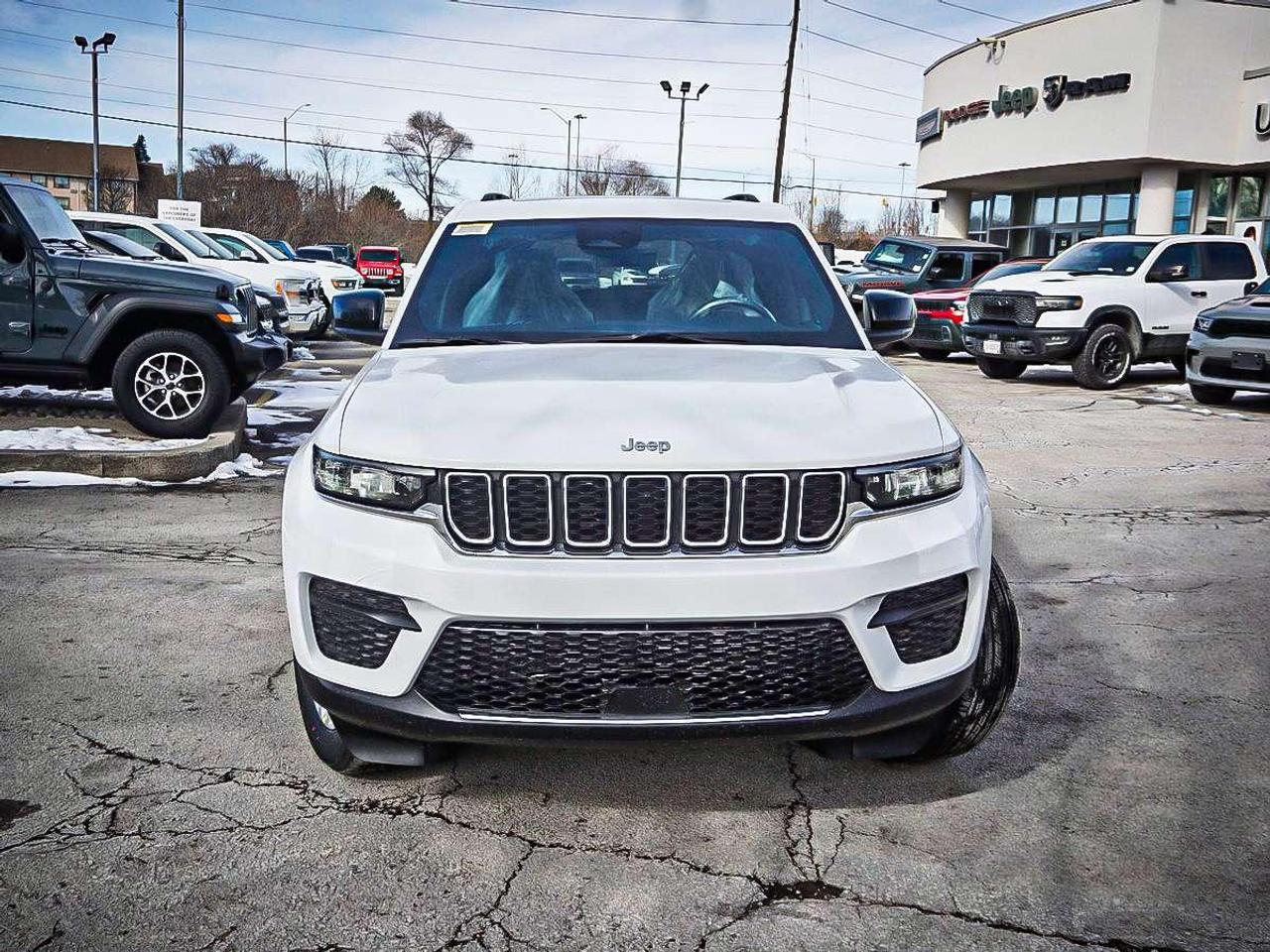 2026 Jeep Grand Cherokee  Photo2