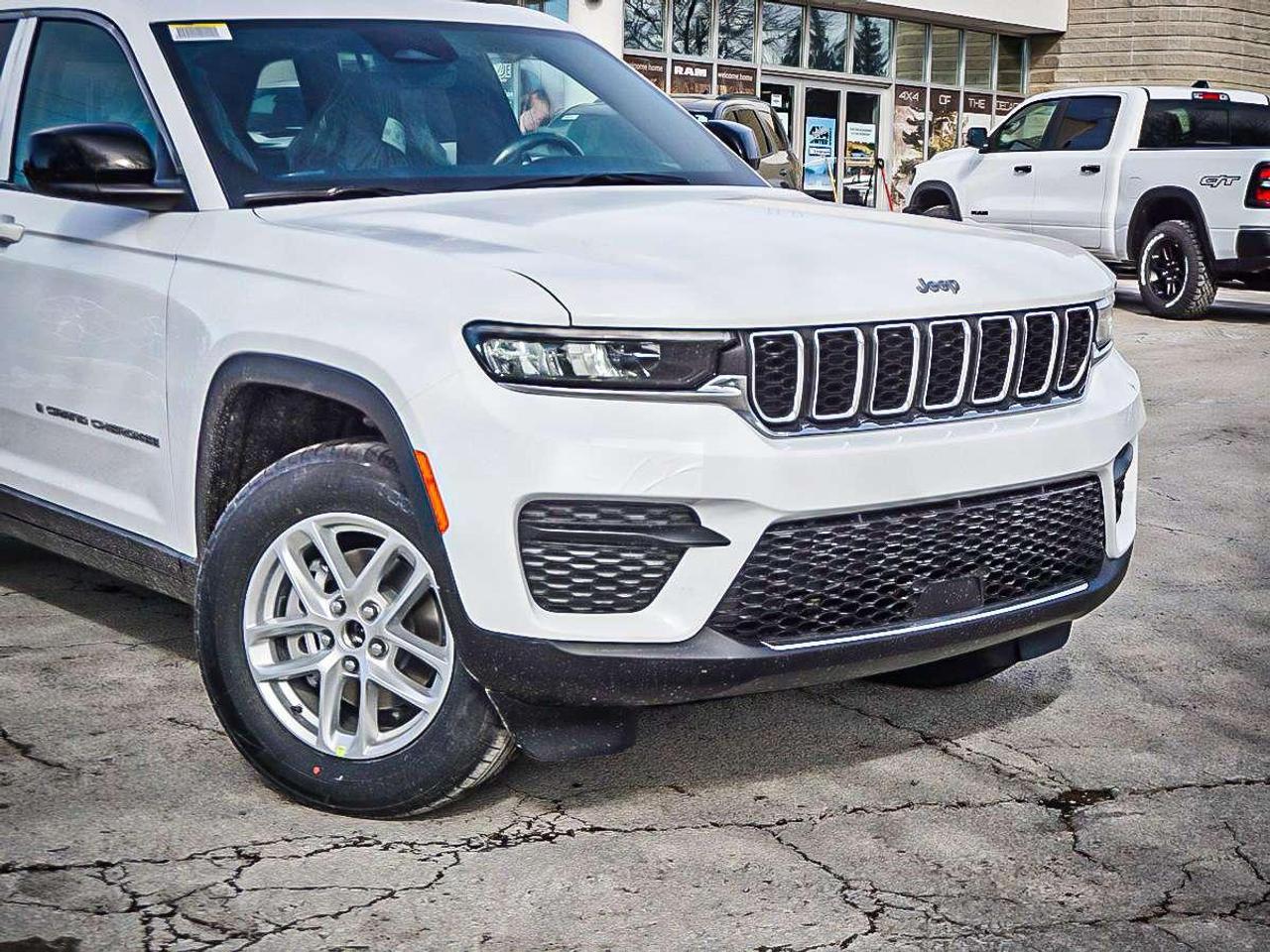2026 Jeep Grand Cherokee  Photo5