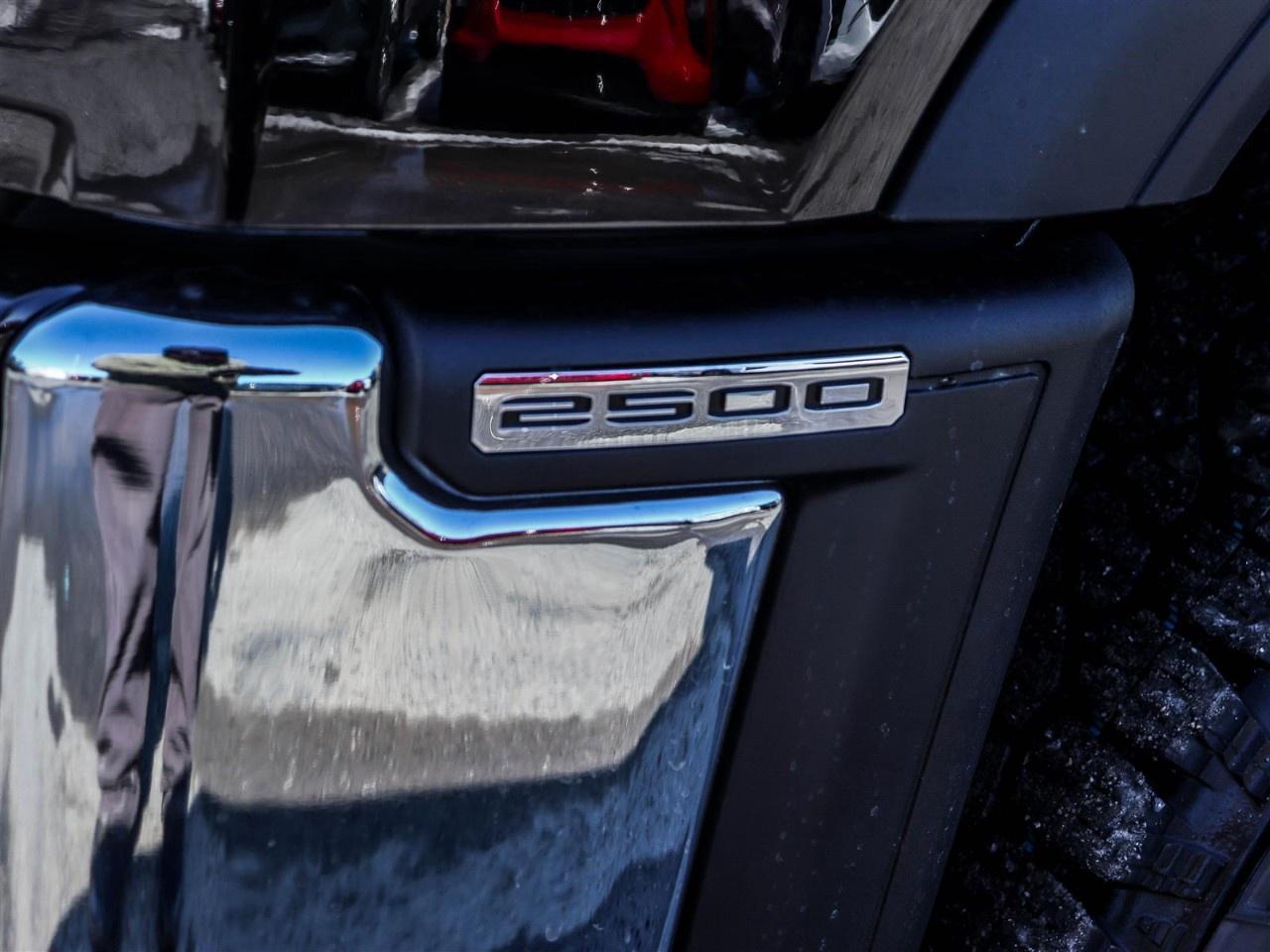 2026 GMC SIERRA 2500HD Crew Cab Standard Box 4-Wheel Drive SLT Photo