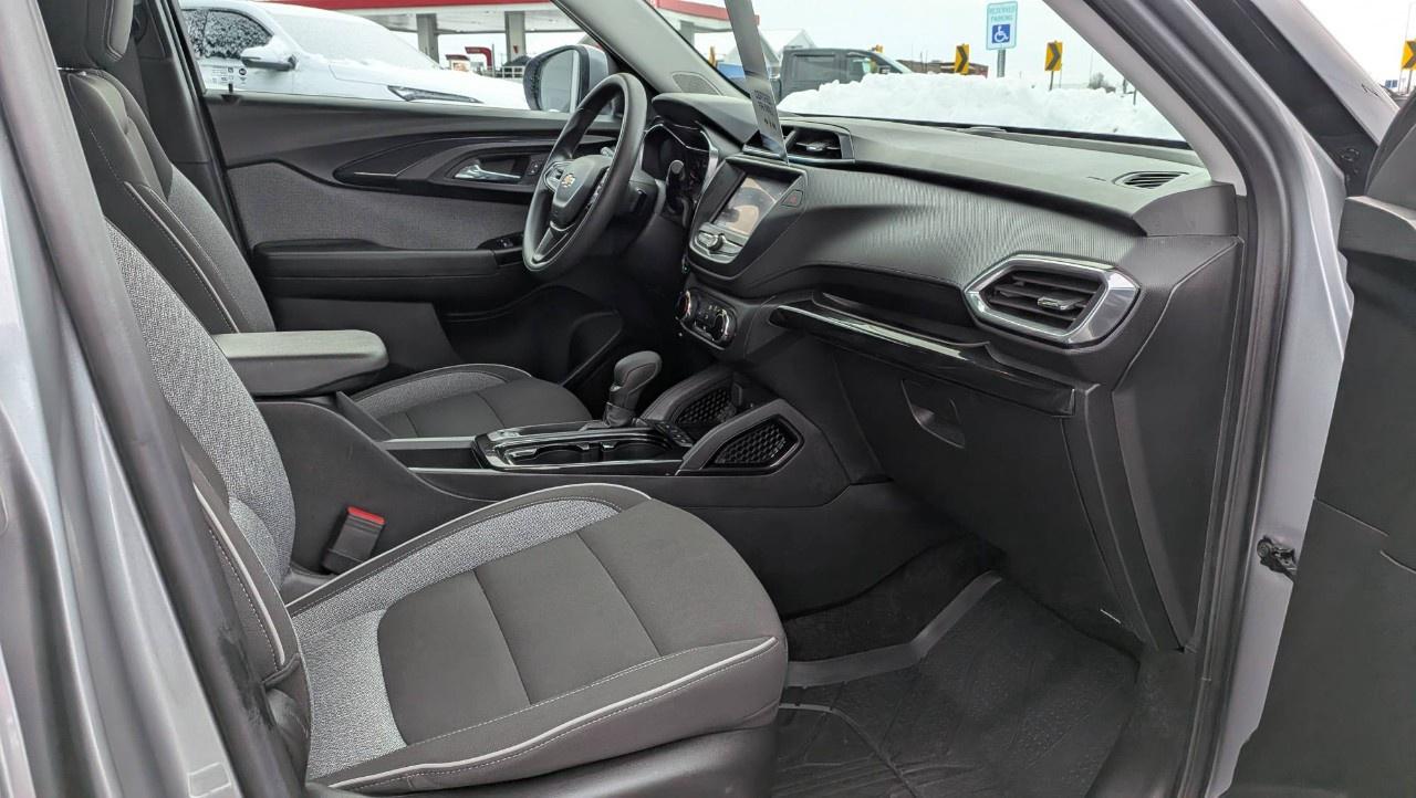 2023 Chevrolet TrailBlazer AWD 4dr LT Photo