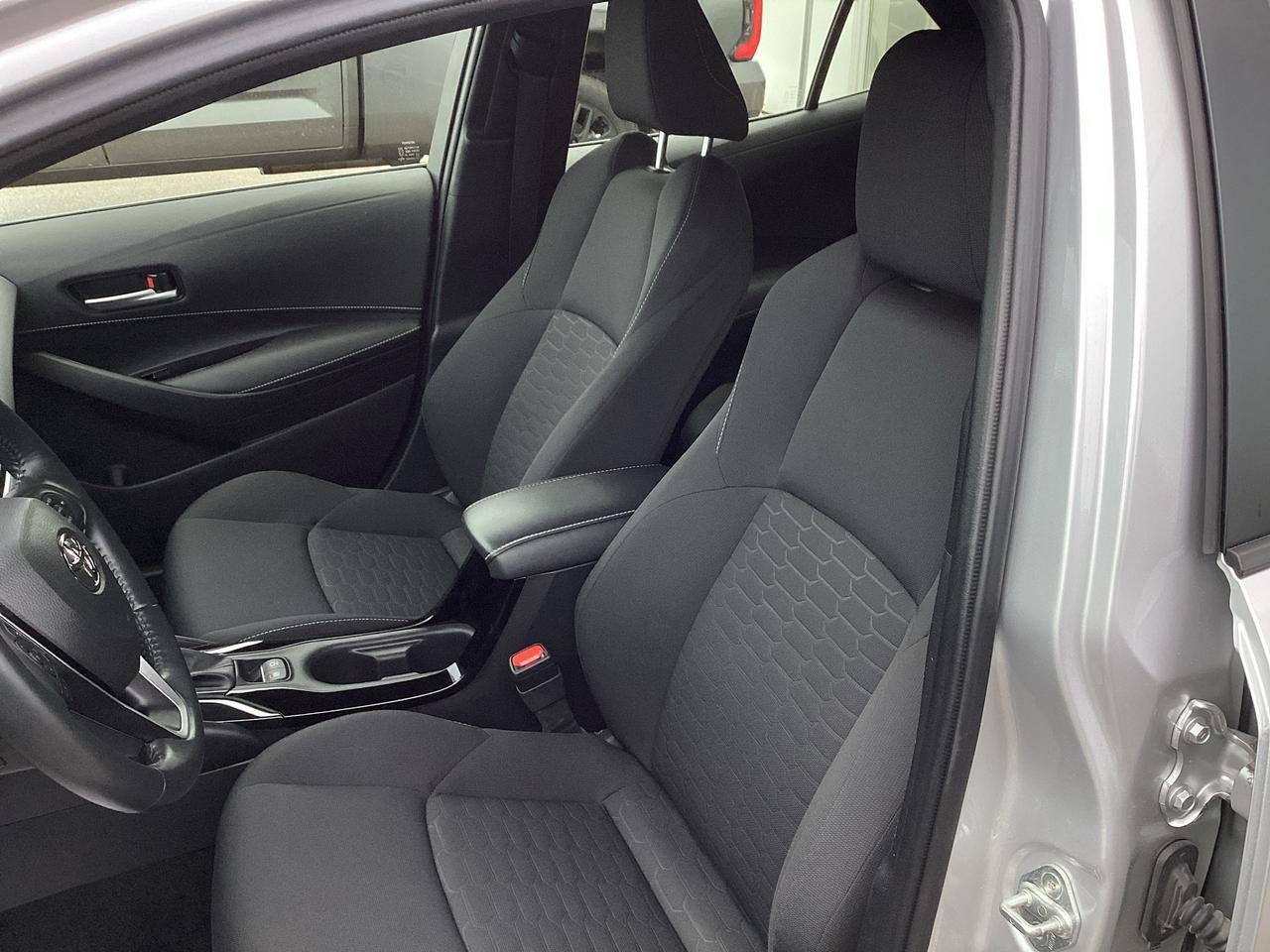 2022 Toyota Corolla Hatchback SE Photo