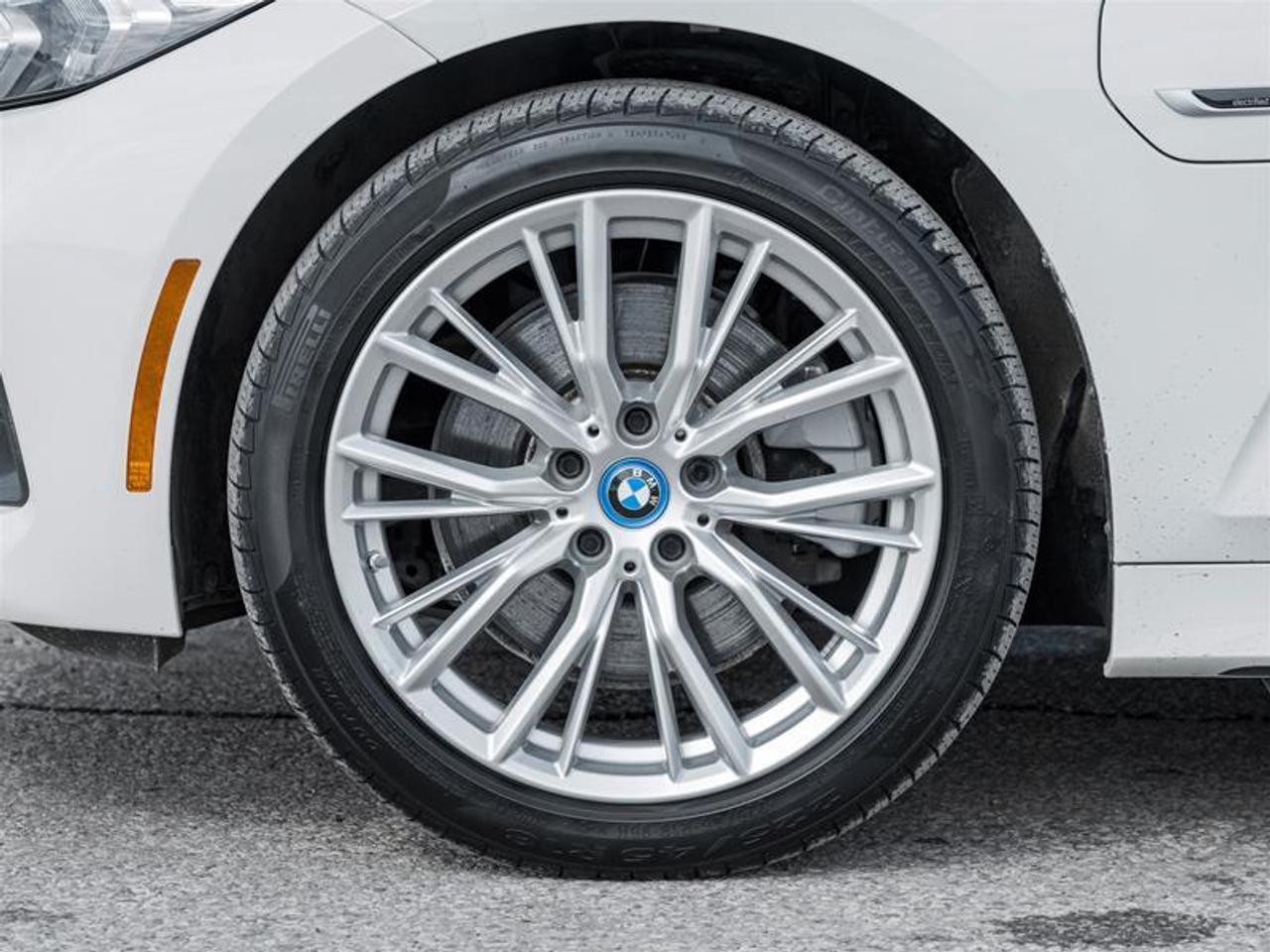 2023 BMW 330e xDrive 4dr All-Wheel Drive Sedan Photo4