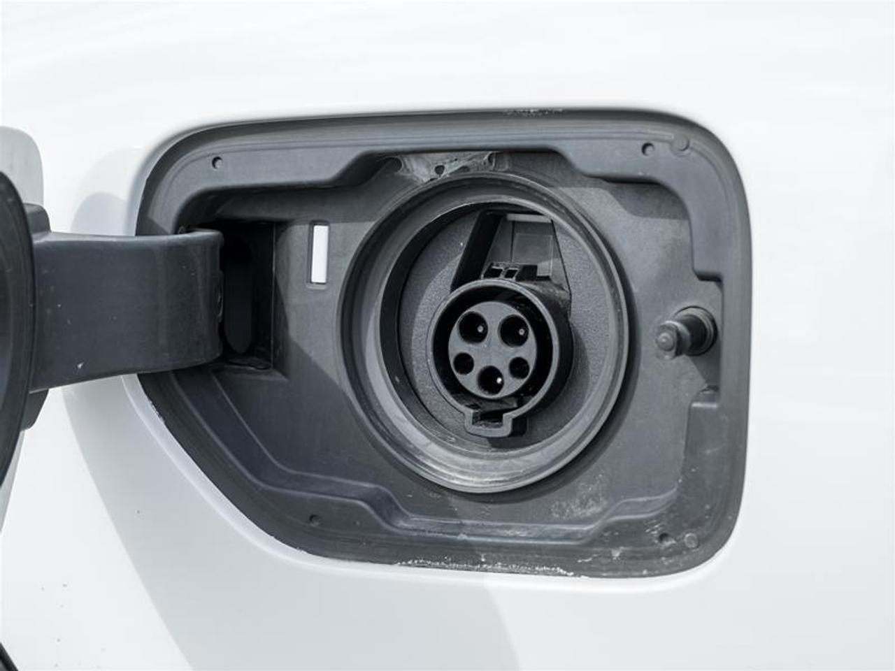 2023 BMW 330e xDrive 4dr All-Wheel Drive Sedan Photo