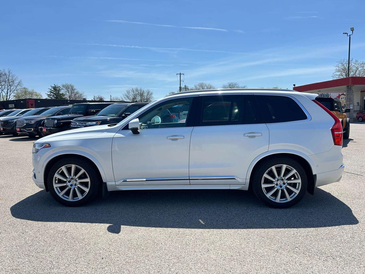 2018 Volvo XC90 T6, 7 PASSENGER, AWD, SUNROOF, HEATED LEATHER! Photo2