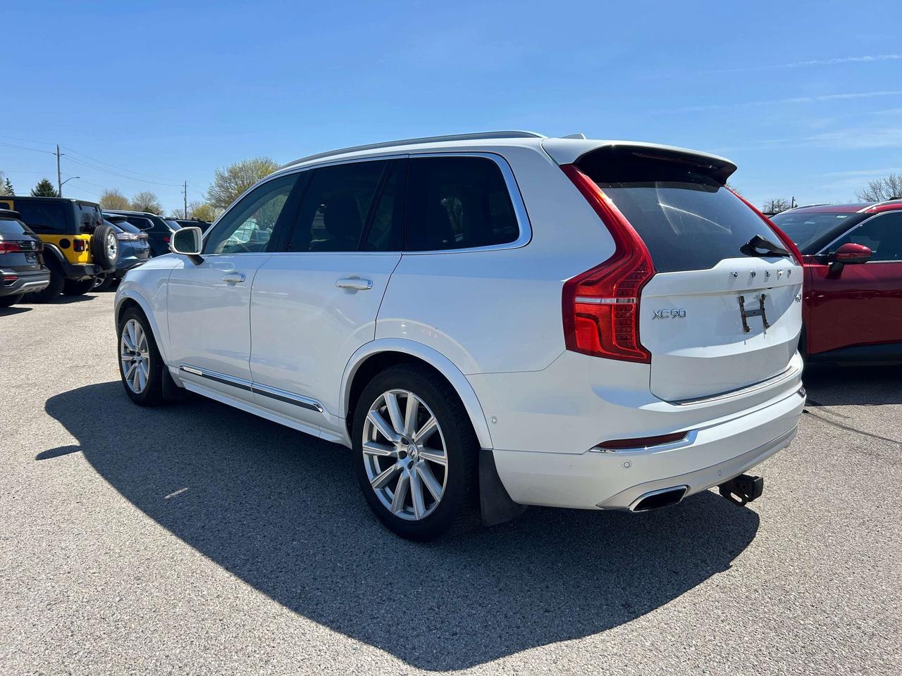 2018 Volvo XC90 T6, 7 PASSENGER, AWD, SUNROOF, HEATED LEATHER! Photo3