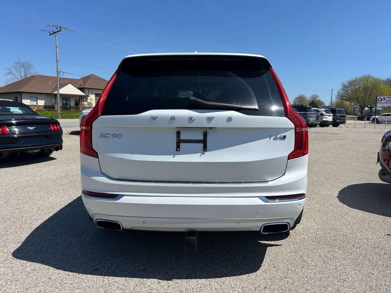2018 Volvo XC90 T6, 7 PASSENGER, AWD, SUNROOF, HEATED LEATHER! Photo4