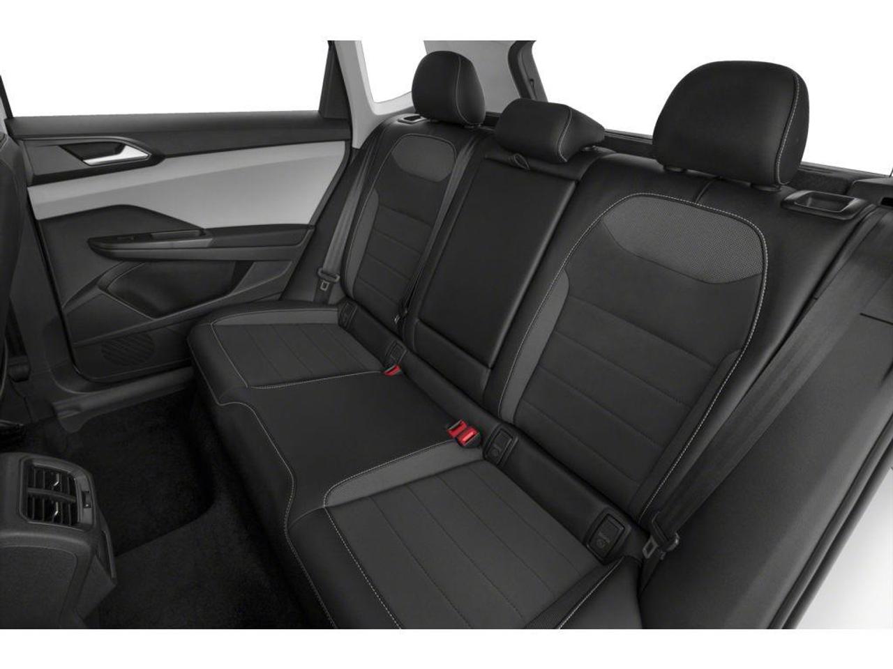2024 Volkswagen Taos Comfortline 4dr All-Wheel Drive 4MOTION Photo
