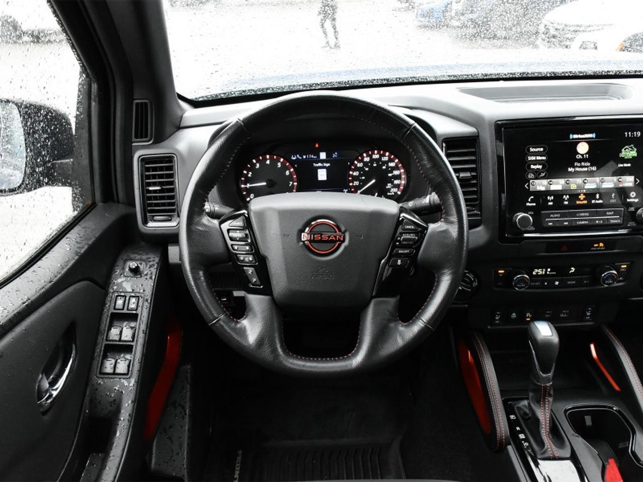 2022 Nissan Frontier Crew Cab PRO-4X   Sunroof   Navi   360 Cam   Heate Photo