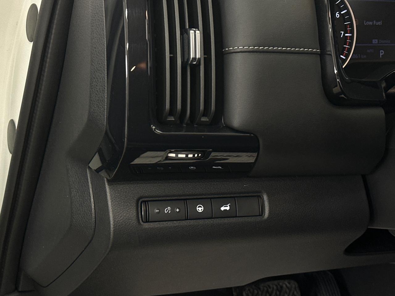 2024 Nissan Pathfinder SV 4dr 4x4 Photo