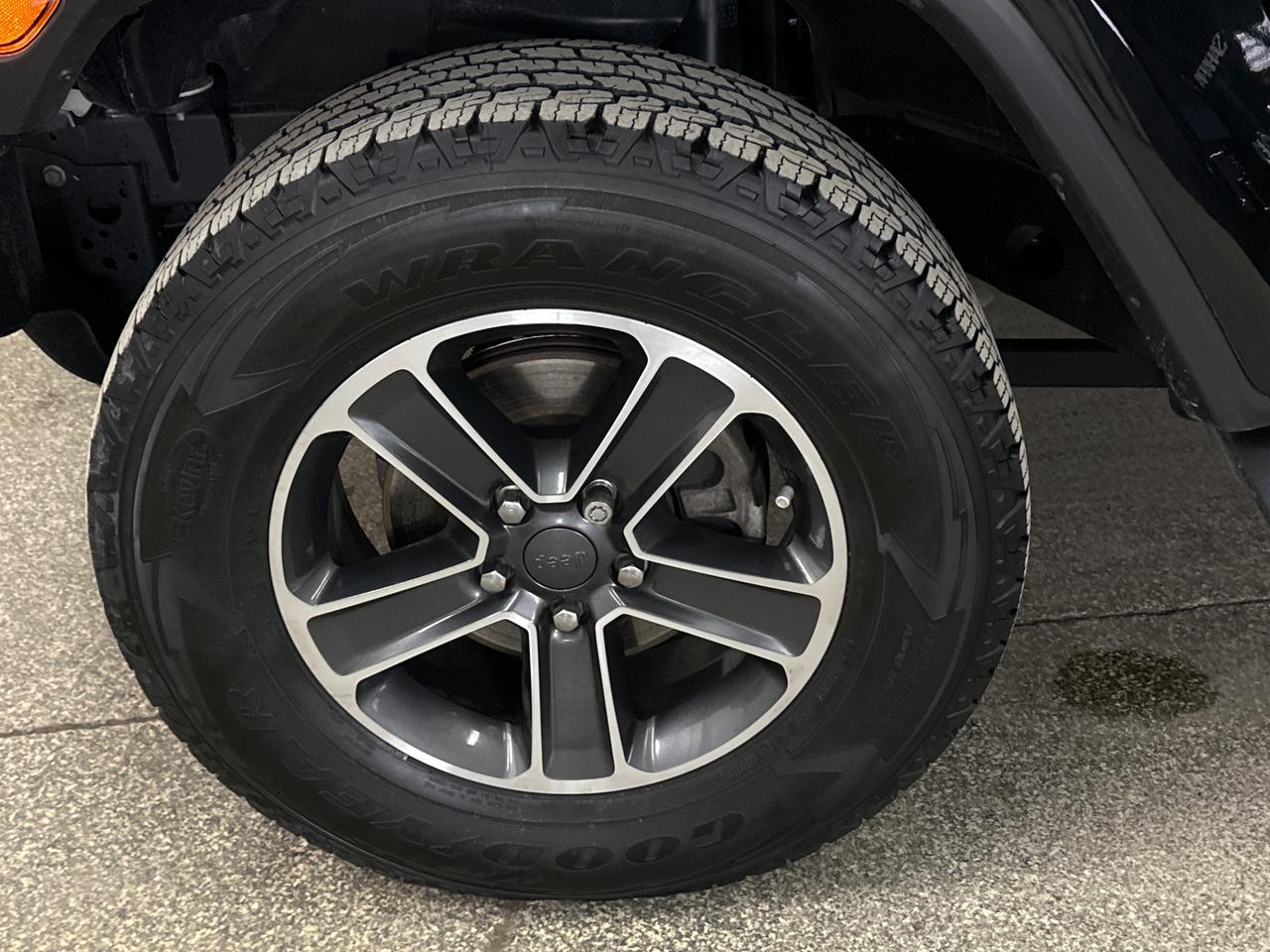 2023 Jeep Wrangler SAHARA 4DR 4X4 Photo