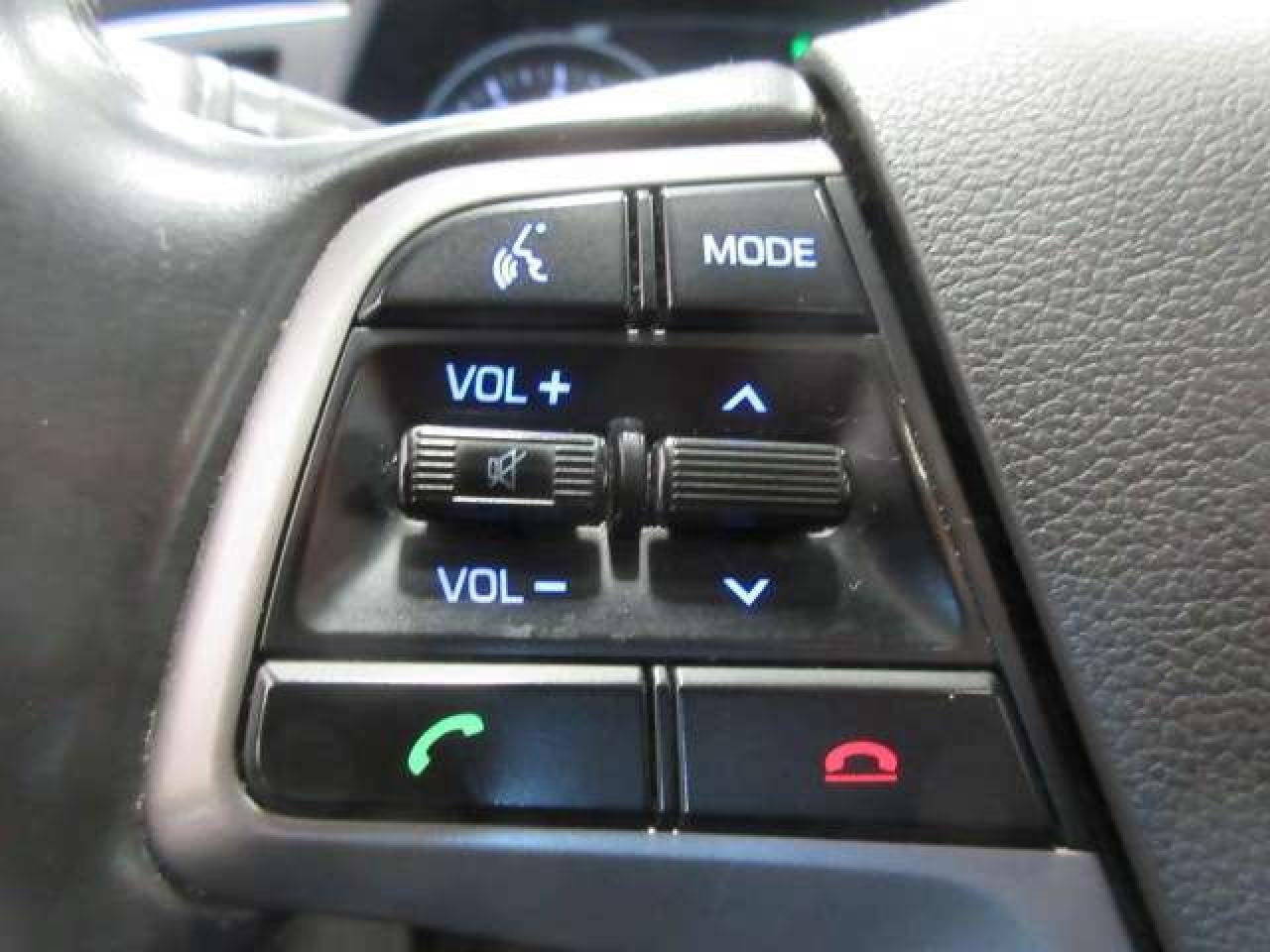 2018 Hyundai Elantra GL SE, ROOF, ALLOYS, A/C, APPLE/ANDROID, 186K! Photo