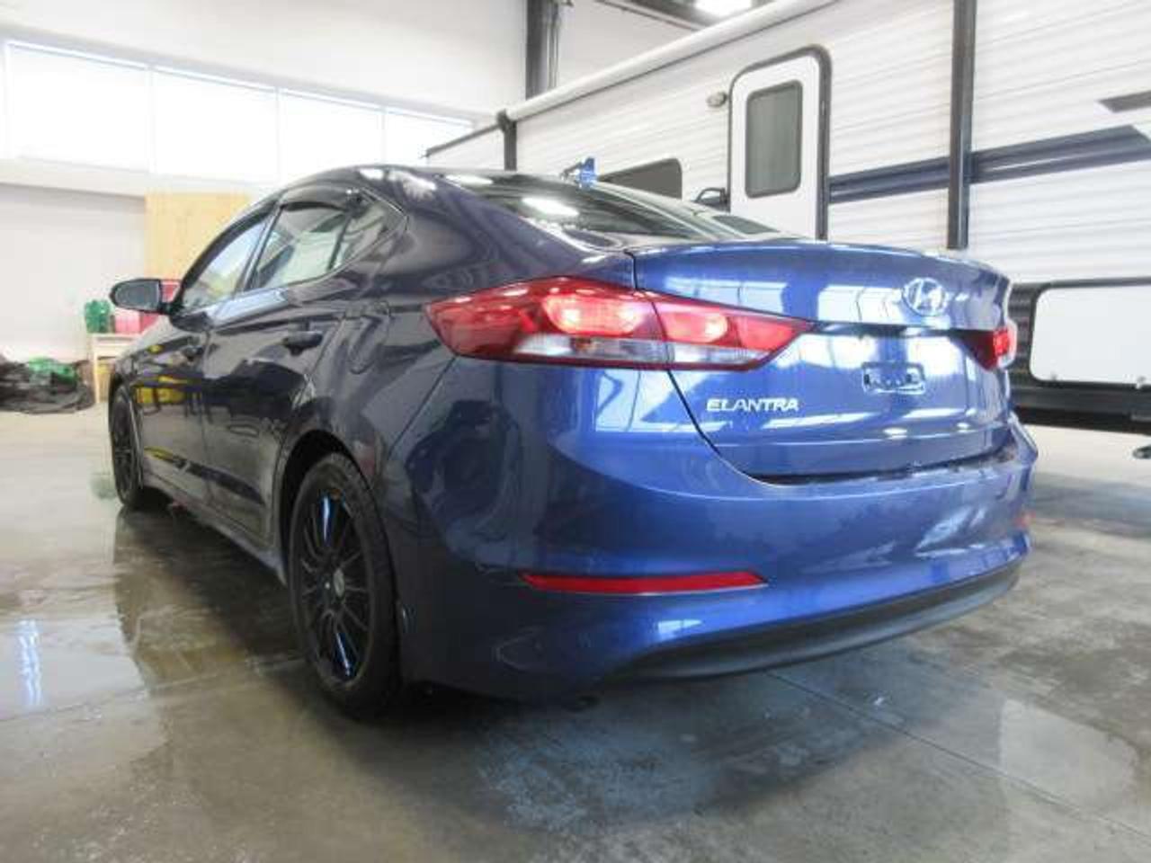 2018 Hyundai Elantra GL SE, ROOF, ALLOYS, A/C, APPLE/ANDROID, 186K! Photo4