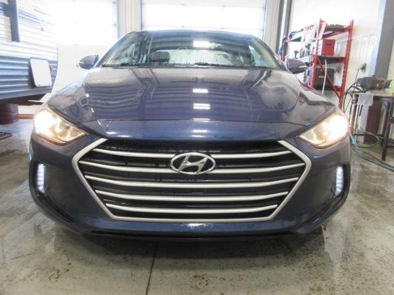 2018 Hyundai Elantra GL SE, ROOF, ALLOYS, A/C, APPLE/ANDROID, 186K! Photo