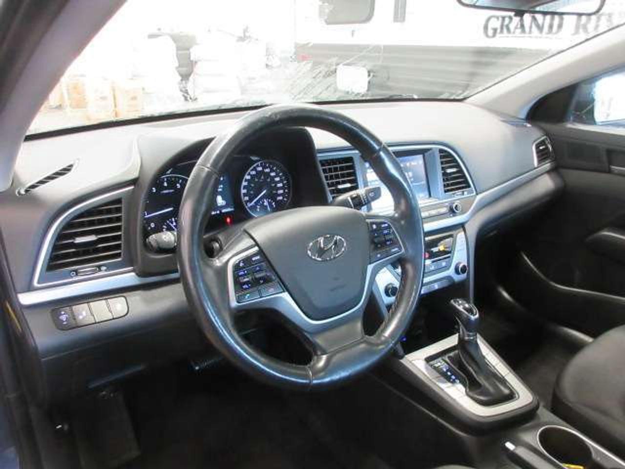 2018 Hyundai Elantra GL SE, ROOF, ALLOYS, A/C, APPLE/ANDROID, 186K! Photo