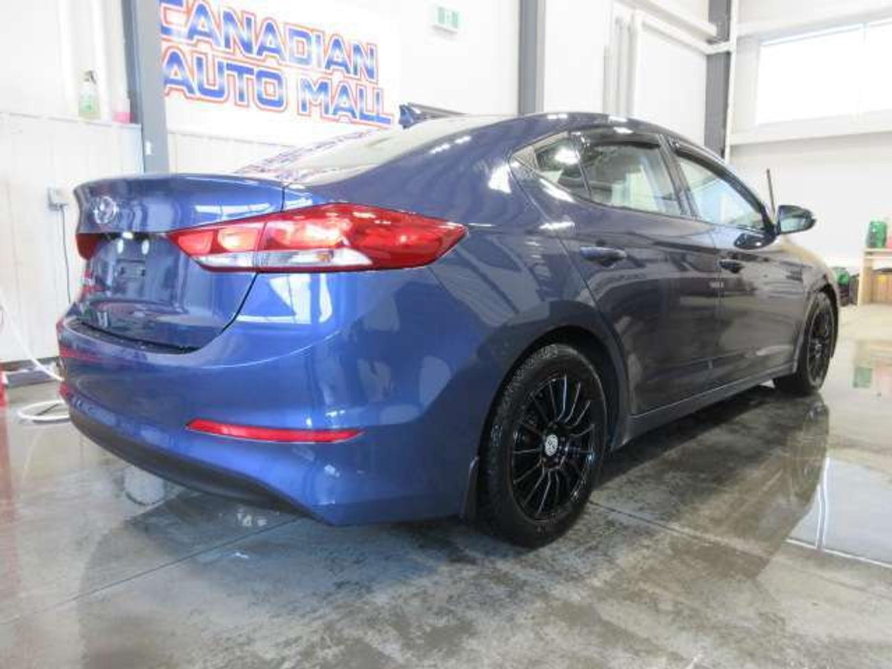 2018 Hyundai Elantra GL SE, ROOF, ALLOYS, A/C, APPLE/ANDROID, 186K! Photo